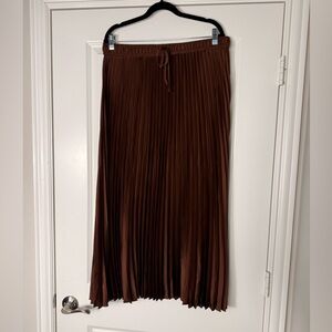 Express Women's Brown Pleated Skirt Size Large